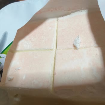 Sütaş Pembe Süzme Peynir.