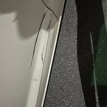 Trendyol Kurye Aracıma Çarptı Ve Kaçtı