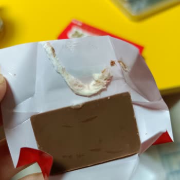 Ülker Napoliten Çikolatadan Yabancı Cisim