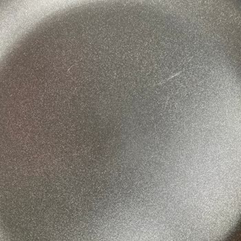 Leggno Titanyum Tava 3-4 Kullanımda Çizildi