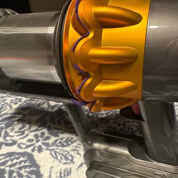 Dyson Süpürge V15 Toz Haznesi Koltuk Aparatı Ve Mor Çiçek Yeri