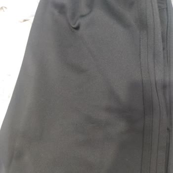 Adidas Eşofman Takımında Üretim Hatası Sorunu