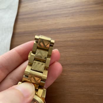 Burberry Morhipo Çakma Saat Satıyor. Kapandığı İçin İletişim Kuramıyorum.