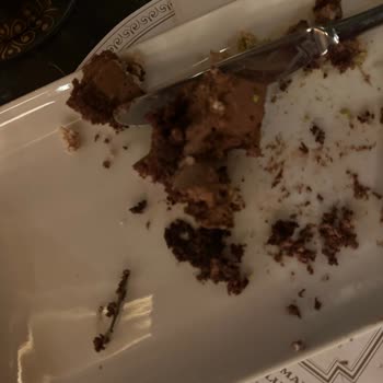 Şekerci Cafer Erol Kestaneli Pastadan Çilek Sapı Çıkması Doğal Karşılandı!