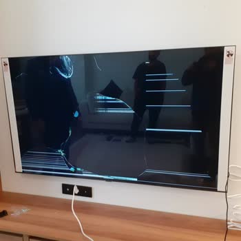 Media Markt Ağır Hasarlı TV