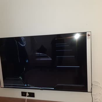 Media Markt Ağır Hasarlı TV