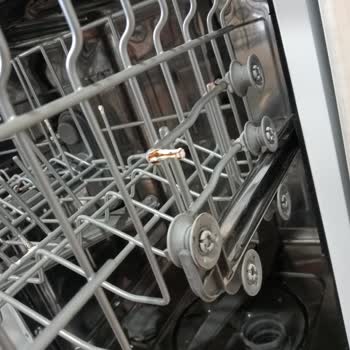 LG Bulaşık Makinesi İç Sepetlerinde Paslanmalar Plastik Kısımda Kırılma Demirlerde Kopma
