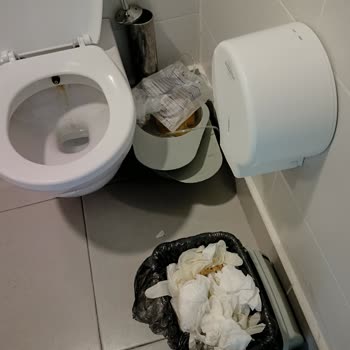 Özel Su Hospital (İzmir) Temizlik Bir Kaos