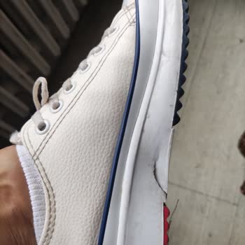 Terda Terlik Kötü Üretilmiş Spor Ayakkabı