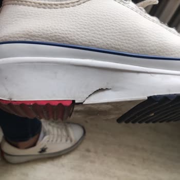 Terda Terlik Kötü Üretilmiş Spor Ayakkabı