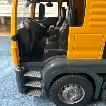 Bruderoyuncak.com Bruder Kamyonumuzun Parçaları Kırılıyor