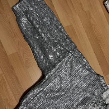 DeFacto Kazağın Kolu Diğerinden Kısa!