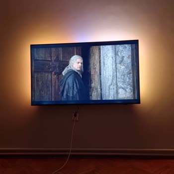 PHILIPS TV Philips 65PUS8508 Işık Sızma Problemi
