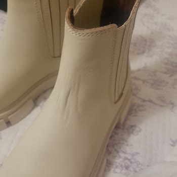 Nine West 5 Kere Aynı Botu Aldım 5 Seferde Defolu Ürün Geldi