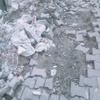 Bahçelievler Belediyesi Yolun Kayması Ve Çukura Arabalar Düşmesi!