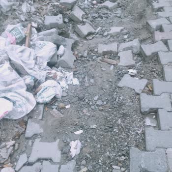 Bahçelievler Belediyesi Yolun Kayması Ve Çukura Arabalar Düşmesi!