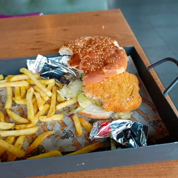 Tavada Tavuk Kötü Hamburger!