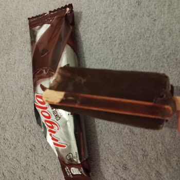 Algida Dondurmanın Ortasından Tahta Çubuk Çıktı Dişimi Kırıyordum