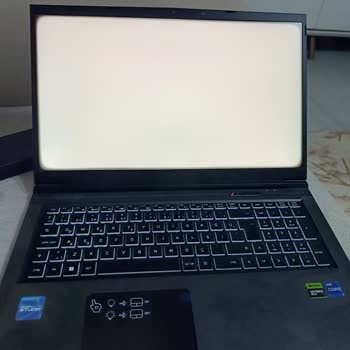 Monster Tulpar T7 İlk İlk Gün Ekran Siyah Beyaz