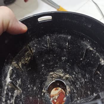 Fakir Pişmanlıktır Paranızı Sokağa Atmayın