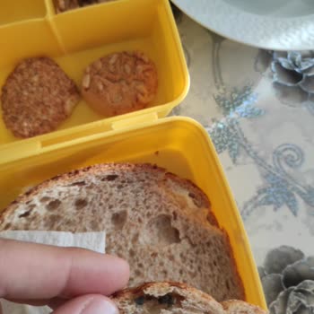 UNO Marka Ekmekten Çıkan Hoş Olmayan Şeyler