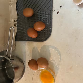 Migros SKT Bitmeye Yakın Bozulmuş Yumurta Satışı Yapıyor