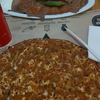 Usta Pideci Lahmacunun İçinde Kıyma Yok Ve Lezzetsiz