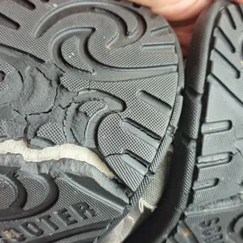 Scooter Ayakkabı Tabanı, Belli Bir Zaman Sonra Kendini İmha Ediyor.