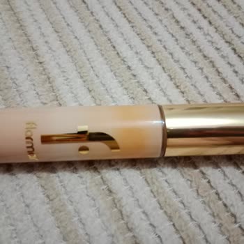 Flormar Kapatıcı Şişesinde Renk Değiştirdi