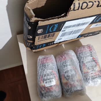 MNG Kargo Delinmiş Kartondan Düşen Parçaları Görmezden Geliyor