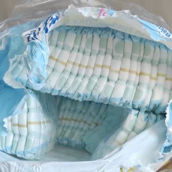 Molfix Bebek Bezinden Kurt Çıktı