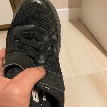 Skechers Ayakkabı 3 Ayda Yanlardan Ve Önden Açıldı.