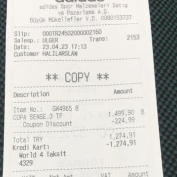 Adidas Deforme Olan Ayakkabıyı İncelemiyor