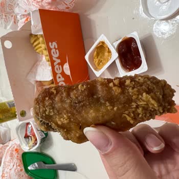 Popeyes Tavuktan Kıl Çıktı