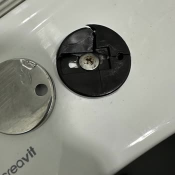 Creavit Klozet Kapağı Menteşesi Dağıldı