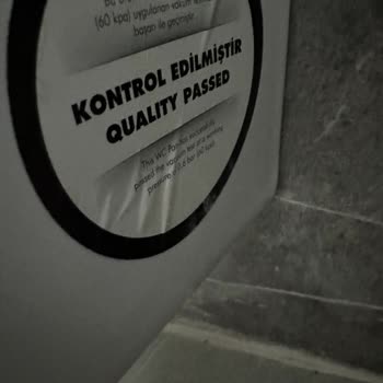 Creavit Klozet Kapağı Menteşesi Dağıldı