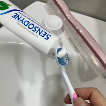 Sensodyne Diş Macunun İçinden Bir Şey Çıktı