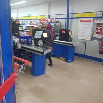 BİM Bursa'da Market Çalışanlarının Hayvanlara Karşı Tutumuna Dair Şikayetler