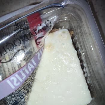 BİM'in Kasa Yanında Bekletilen Tarihi Geçmiş Soğuk Ürünleri Satması