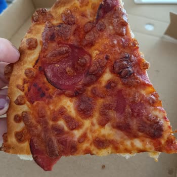 Pizza Hut Eski Pizzayı Gönderdi