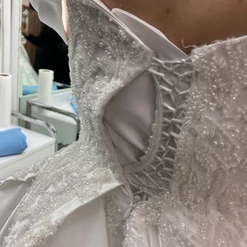 Sibel Arıcı Gelinlik Düzgün Gelinlik Dikmiyor, Gelinliği Giydiğin Gibi Söküldü