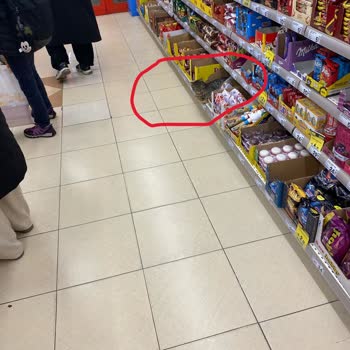 Şok Marketler Çalışanların Müşteriyi Önemsememesi