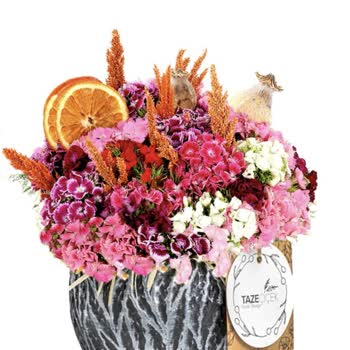 Taze Çiçek (tazecicek.com) Sipariş Verdiğim İle Bana Fotoğrafı Atılanın Alakası Yok!