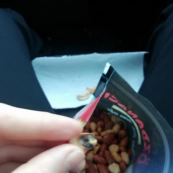 Carrefour Kurtlu Kuruyemiş Satıyor