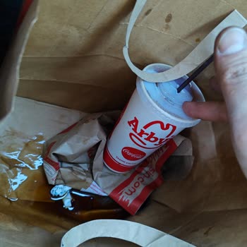 Arby's Fiyatını Hak Etmiyor Ve Müşteri Memnuniyeti "0"