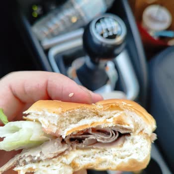 Arby's Fiyatını Hak Etmiyor Ve Müşteri Memnuniyeti "0"