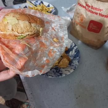Popeyes Paket Ürünün Eksik Ve Dökülmüş Olması