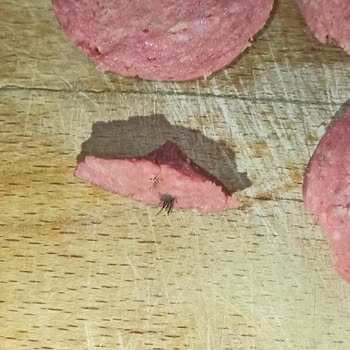 BİM Sucukta Kıl Çıkması