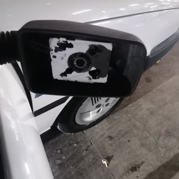 Cixo Oto Kuaför (Konya) Aracın Aynasını Kırıp Verdiler