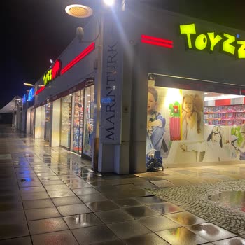 Toyzz Shop Personeli Mağaza Açık Olmasına Rağmen Satış Yapmadı!